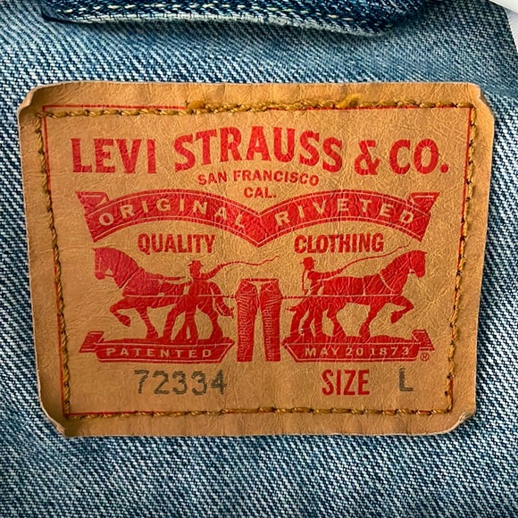 Never worn Levi Jean Jacket - Picture 3 of 4